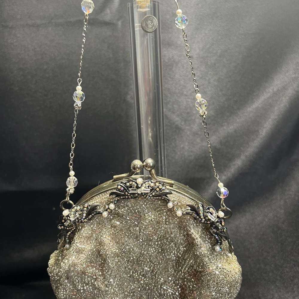 Todd Anthony Purse is a stylish and elegant handbag